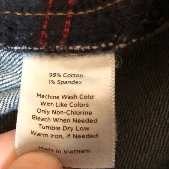 SIGNATURE DISTRESSED/DARK WASH 6P BOOT CUT JEANS - Picture 5 of 8